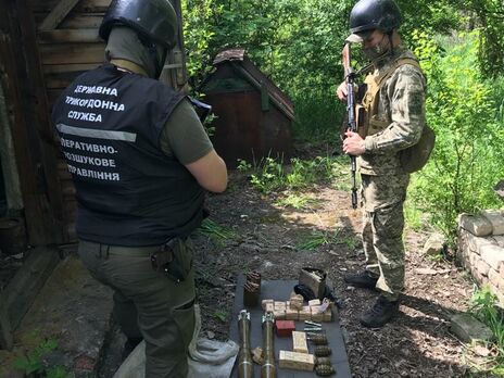 Схрон виявили за 17 км від лінії розмежування на Донбасі