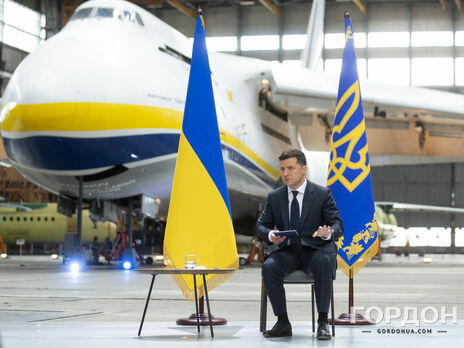 Зеленский поручил Кабмину подготовить решение о прекращении полетов между Украиной и Беларусью