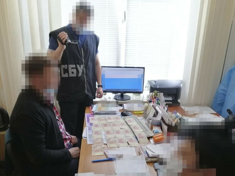 У Дніпропетровській області викрили медиків, які продавали підроблені довідки про відсутність COVID-19