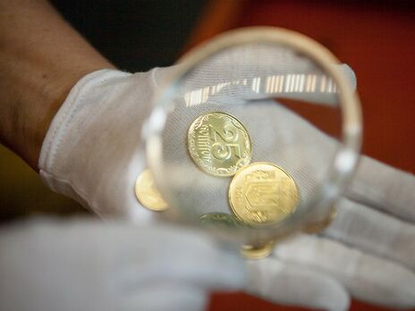 Гривна подешевела к основным валютам