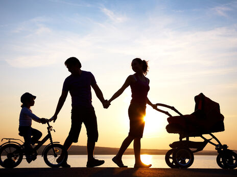 Кабмин Украины согласовал законопроект, изменяющий порядок усыновления детей