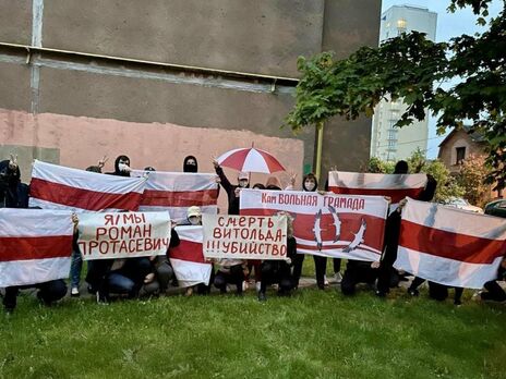 В Беларуси люди вышли на улицы с требованием отпустить политзаключенных. Видео