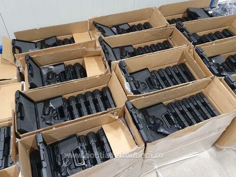 Румынские пограничники обнаружили грузовик с оружием, за рулем был украинец