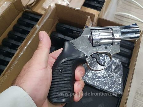 Грузовик с оружием, который по пути в Украину был задержан в Румынии, не является контрабандным – СМИ