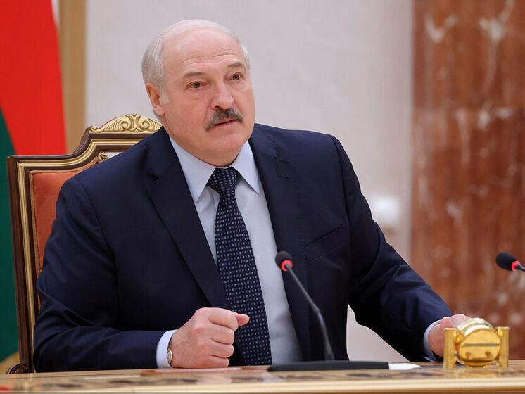 "Люди просять: допоможіть!" Лукашенко заявив, що Білорусь відкриє на кордоні пункти вакцинації "Супутником V" для громадян України, Польщі та Литви