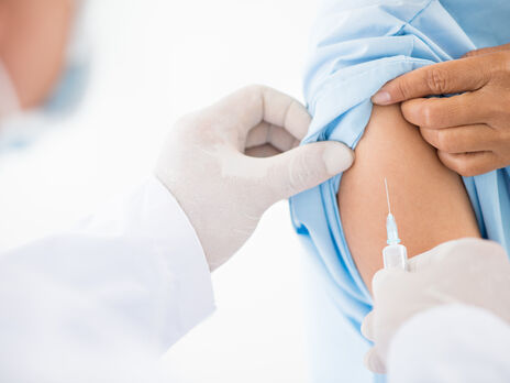 В Украине прививки от COVID-19 получили 999 тыс. человек – Минздрав