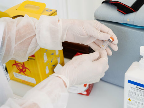 За выходные в трех украинских центрах массовой вакцинации сделали почти 5 тыс. прививок от COVID-19