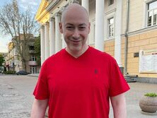 "Стильная семья". Гордон показал фото с младшими дочерьми