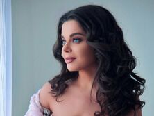 "Клоунесса сбежала из цирка", "Обалденные ножки". 48-летняя Наташа Королева надела ультрамини