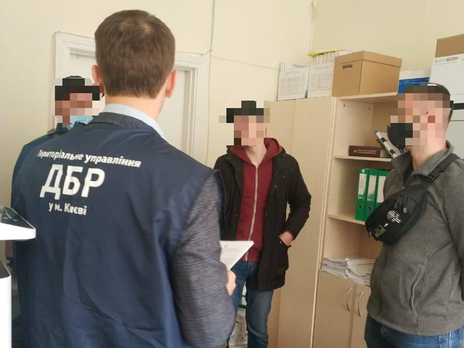 Патрульному, который препятствовал работе журналиста Кутепова, сообщили о подозрении