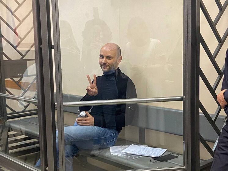 Російського опозиціонера Пивоварова, якого зняли з літака перед вильотом, заарештували
