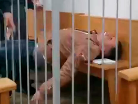 Білоруського політв'язня, який намагався вчинити суїцид у суді, перевели з лікарні в СІЗО – ЗМІ