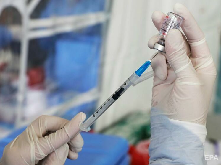 Із 8 червня заробітчан і студентів з України вакцинуватимуть проти коронавірусу на польському кордоні. ЗМІ назвали вартість