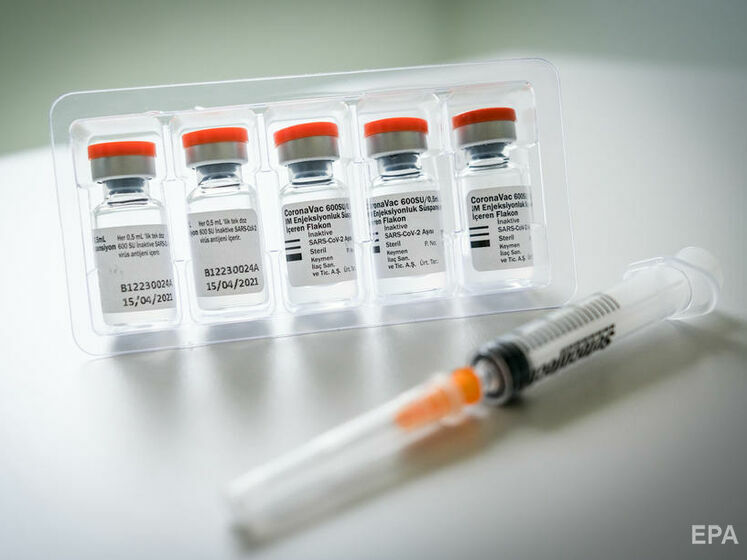 В Китае вакцину CoronaVac одобрили для детей от трех лет. Ею прививают и украинцев