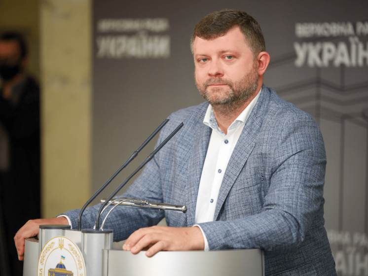 Корниенко заявил, что в "Слуге народа" "изначально были уверены" в победе Вирастюка на довыборах в Раду