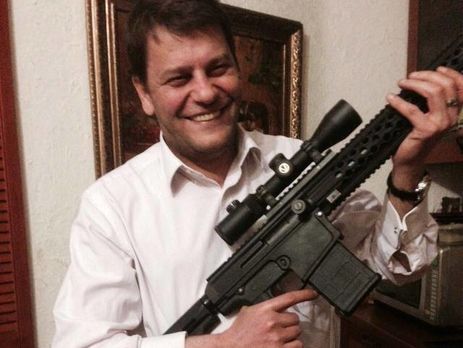 Антимайдановец Мартиросян после задержания самолета 