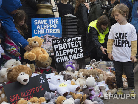 В Лондоне тысячи людей требовали прекратить обстрелы сирийского Алеппо. Фоторепортаж