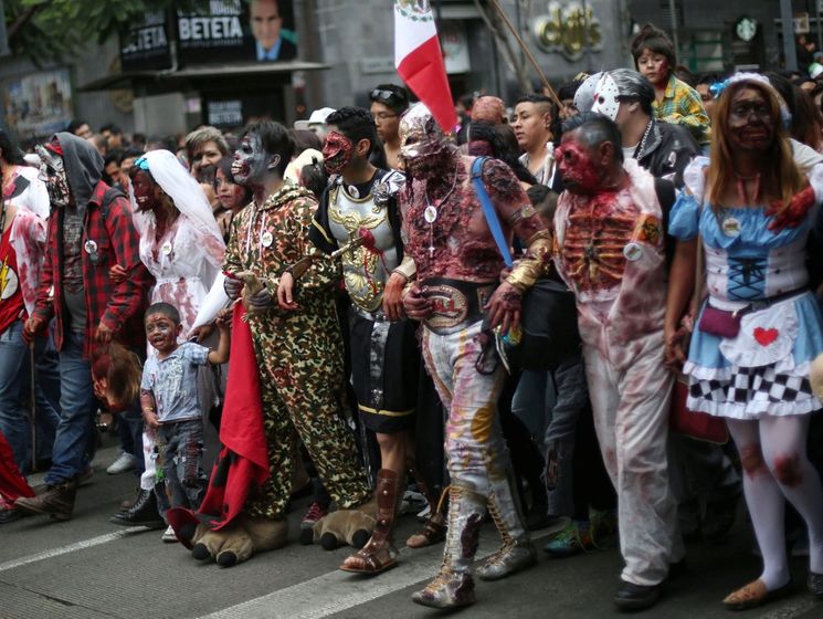 В Мехико прошел парад зомби. Видео