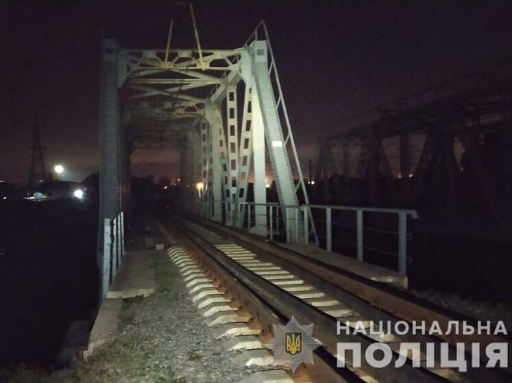 У Харкові 13-річна дівчинка загинула після падіння з конструкції залізничного мосту &ndash; поліція