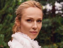 "Уставшая сильно", "Малышка подрастет и будет легче". Джанабаева крупным планом показала лицо без макияжа