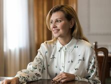 "Любовь, которая превращается в ненависть". Зеленская назвала любимую книгу и рассказала, каких украинских писателей планирует почитать