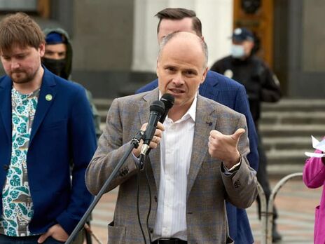 Радуцкий: Для центра вакцинации не обязательно нужен стадион или выставочный комплекс. Но почти в половине регионов Украины их не открыли