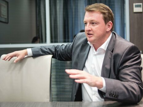 Фурса: Опасается ли бизнес закона об олигархах? Нет. Но деньги из Украины он начал выводить 