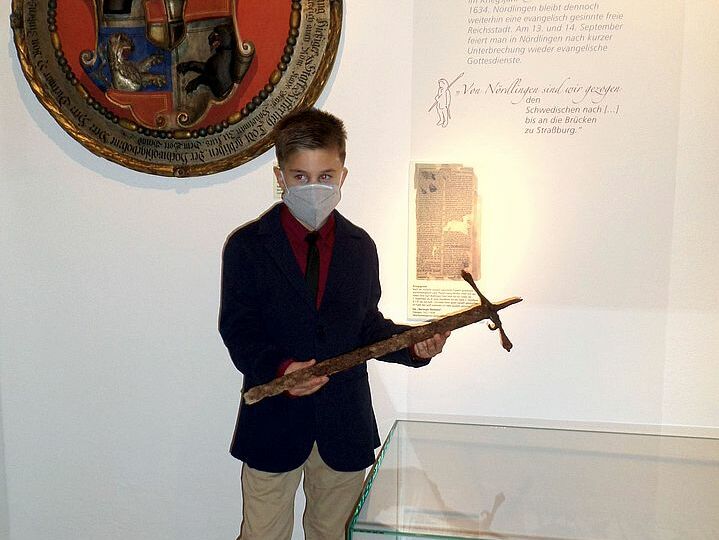 У Німеччині 12-річний хлопчик знайшов у лісі меч XVI століття