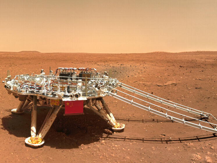 Китайський марсохід надіслав селфі з місця приземлення на Марсі