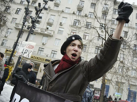 В России на активиста Крисевича завели дело. Он выстрелил из небоевого пистолета себе в голову на Красной площади