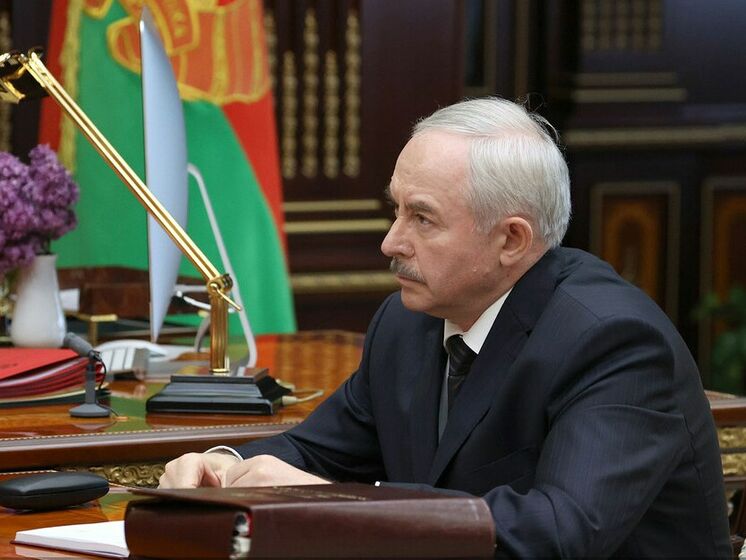 Керівник справ президента Білорусі подав у відставку. Лукашенко згадав про автомат і попросив його "далеко не йти"