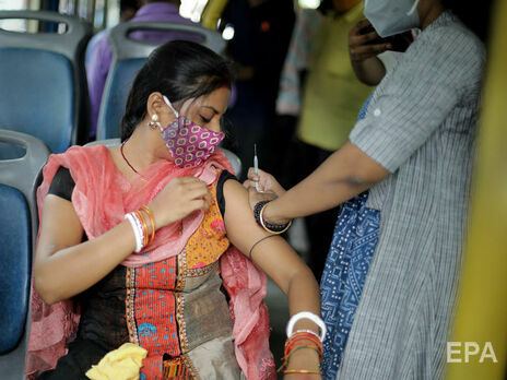 В мире сделали более 2,3 млрд прививок против коронавируса – данные Bloomberg