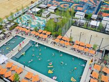 У ЖК Файна Таун від KAN відкрився унікальний пляжний комплекс із басейнами під відкритим небом та величезною рекреаційною зоною