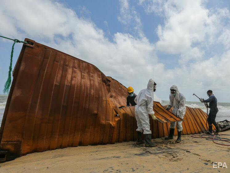 Шри-Ланка потребовала $40 млн за экологический ущерб от сгоревшего судна с химикатами