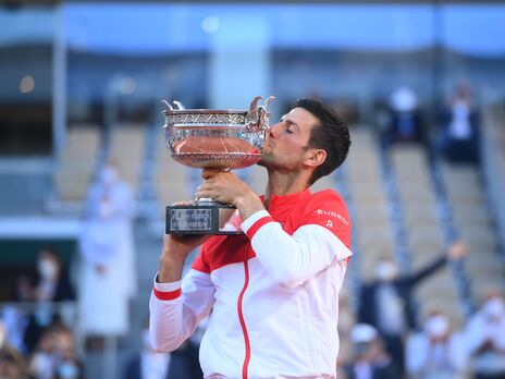Джокович удруге в кар'єрі виграв Roland Garros – це його 19-й титул на турнірах Великого шлему