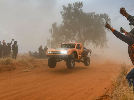 На автоперегонах в Австралії машина на смерть збила глядача
