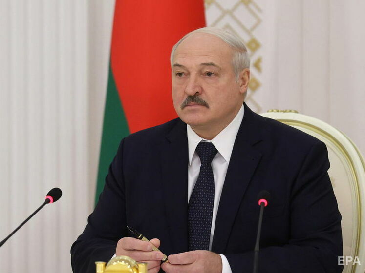 "Світ здурів узагалі". Лукашенко заявив, що населення Білорусі потрібно навчити поводитися зі зброєю