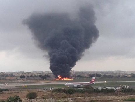 В аэропорту Мальты разбился самолет, пятеро погибших