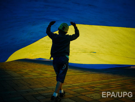 Опрос: 30% украинцев хотели бы уехать жить за границу