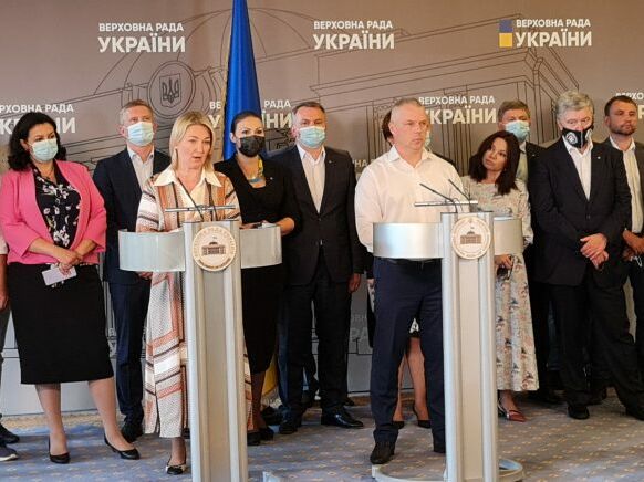 "Ви – жінка, ви – мати" і "натовп шакалів". "Європейська солідарність" оголосила бойкот "1+1", а Геращенко подає в суд на Друзенка