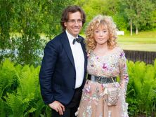 "Все стареют. И она тоже". "Старушка, конечно, не подходит такому молодому". В сети комментируют новое фото Галкина с Пугачевой