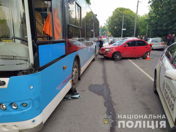 У Вінниці сталася ДТП із п'ятьма авто, мопедом і тролейбусом. Постраждало троє людей