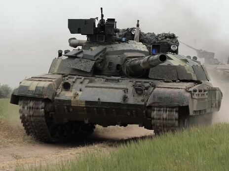 Димова завіса, вихід на вогневий рубіж і перехід у контратаку. Українська армія провела танкові навчання. Відео