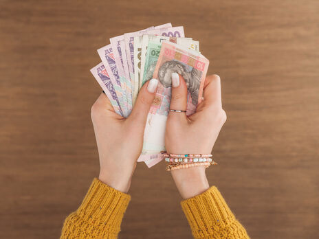 Більшість українців підтримує стримування комунальних тарифів через підвищення оподаткування великого бізнесу й олігархів – опитування