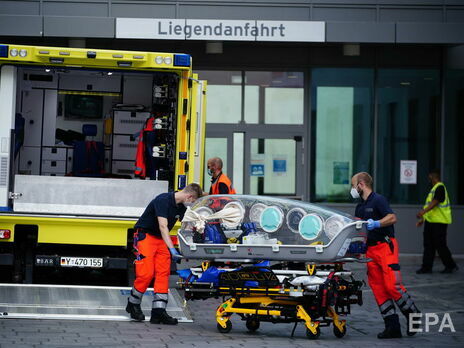 В августе 2020 года Навального доставили в клинику "Шарите" в Германии в специальном боксе