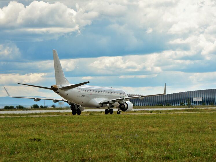 В Симферополе Boeing выкатился за пределы взлетной полосы, более 20 рейсов не смогли совершить посадку