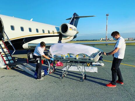 Навального доставили в Германию в специальном боксе, он был в коме