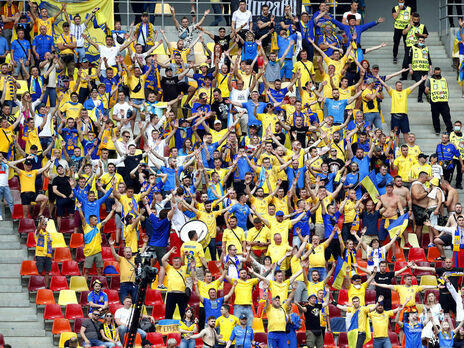 Евро 2020. Гимн Украины на стадионе в Бухаресте и реакция россиян на голы украинской сборной. Видео