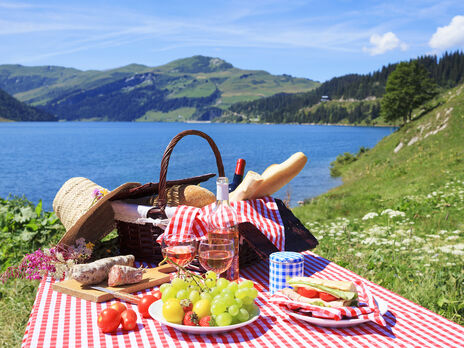 18 июня: какой сегодня праздник, у кого именины, кто родился и умер, приметы этого дня