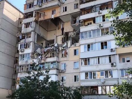 Киевляне говорят, что в новые квартиры заселились две из 40 семей, пострадавших от взрыва дома на Позняках